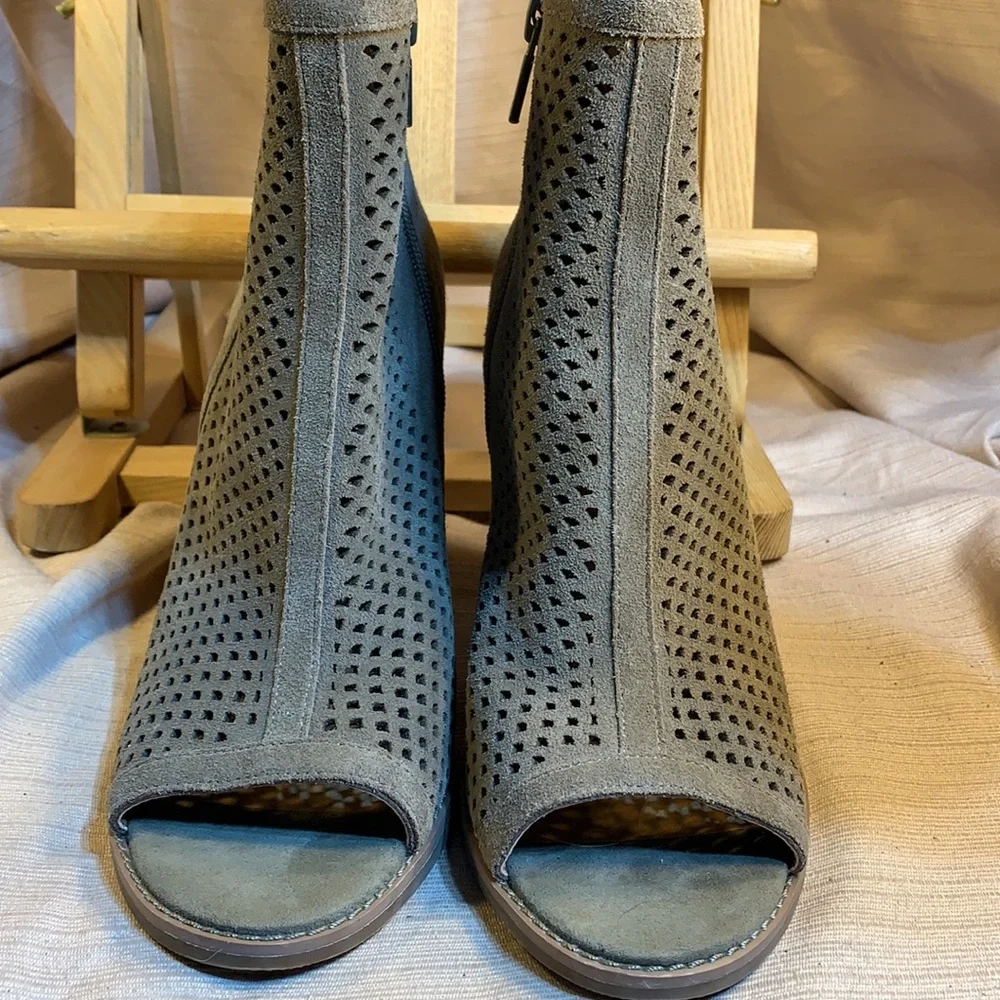 NWT Lucky Brand leather peep toe ankle booties